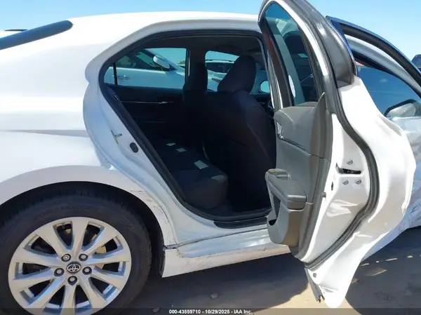 4T1B11HKXJU024524 2018 TOYOTA CAMRY - Image 8