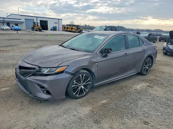 4T1B11HKXJU024717 2018 TOYOTA CAMRY - Image 1