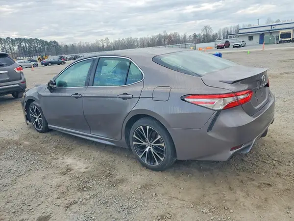 4T1B11HKXJU024717 2018 TOYOTA CAMRY - Image 2