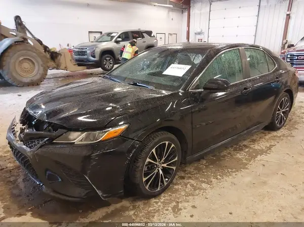 4T1B11HKXJU025706 2018 TOYOTA CAMRY - Image 2