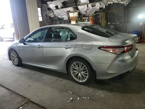 4T1B11HKXJU026581 2018 TOYOTA CAMRY - Image 2