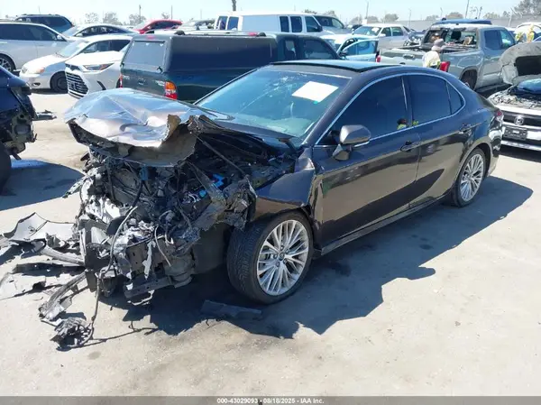 4T1B11HKXJU026855 2018 TOYOTA CAMRY - Image 2