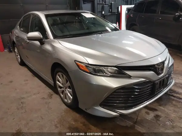 4T1B11HKXJU028315 2018 TOYOTA CAMRY - Image 1