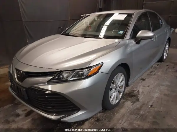 4T1B11HKXJU028315 2018 TOYOTA CAMRY - Image 2