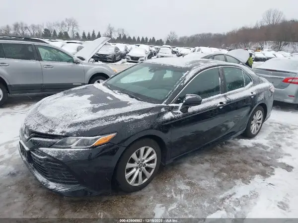 4T1B11HKXJU028587 2018 TOYOTA CAMRY - Image 2