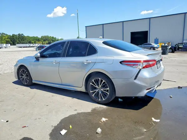 4T1B11HKXJU029254 2018 TOYOTA CAMRY - Image 2