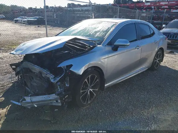 4T1B11HKXJU029738 2018 TOYOTA CAMRY - Image 2