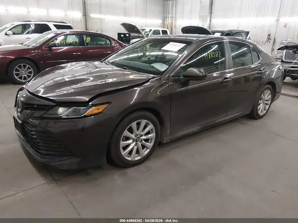 4T1B11HKXJU029920 2018 TOYOTA CAMRY - Image 2
