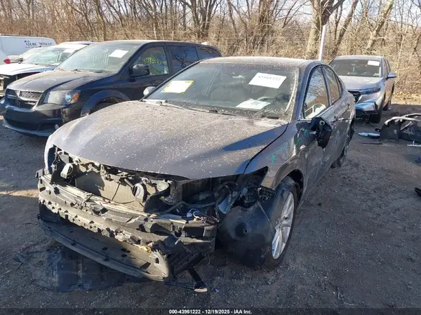 4T1B11HKXJU030453 2018 TOYOTA CAMRY - Image 2