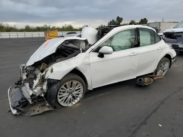 4T1B11HKXJU031246 2018 TOYOTA CAMRY - Image 1