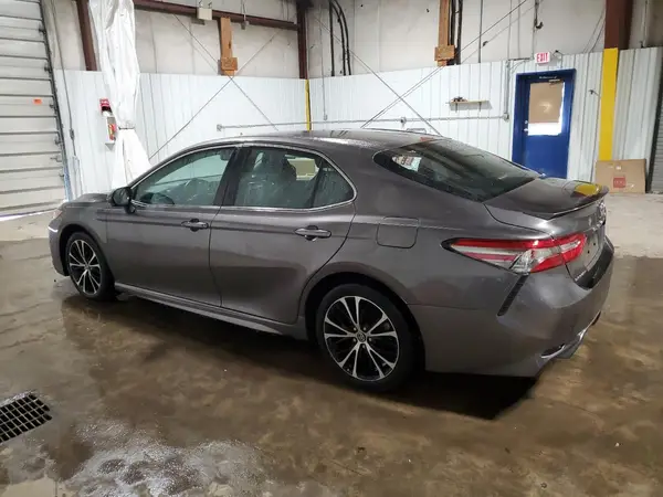4T1B11HKXJU031862 2018 TOYOTA CAMRY - Image 2