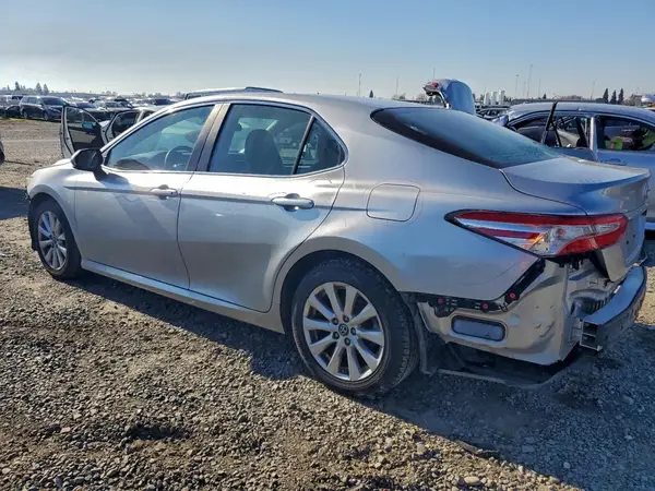4T1B11HKXJU032171 2018 TOYOTA CAMRY - Image 2