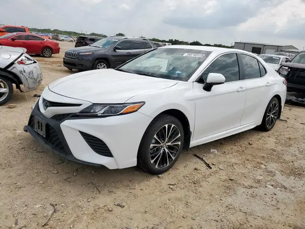 4T1B11HKXJU032364 2018 TOYOTA CAMRY - Image 1