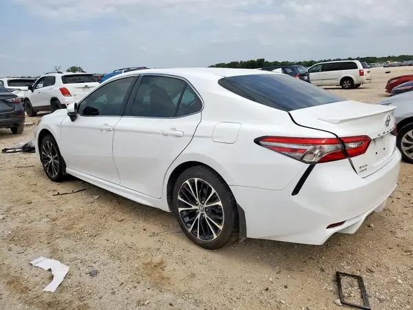 4T1B11HKXJU032364 2018 TOYOTA CAMRY - Image 2