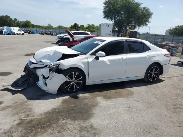 4T1B11HKXJU032526 2018 TOYOTA CAMRY - Image 1