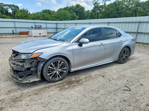 4T1B11HKXJU032543 2018 TOYOTA CAMRY - Image 1