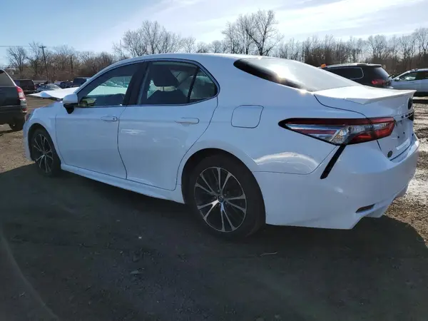 4T1B11HKXJU034017 2018 TOYOTA CAMRY - Image 2