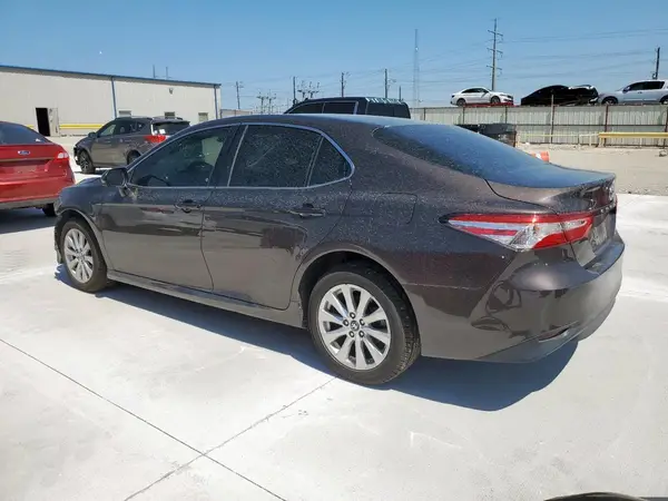 4T1B11HKXJU034910 2018 TOYOTA CAMRY - Image 2