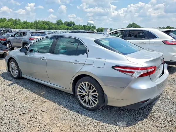 4T1B11HKXJU036981 2018 TOYOTA CAMRY - Image 2
