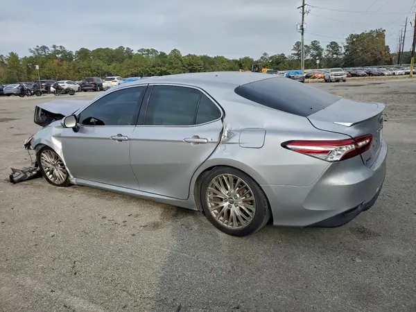 4T1B11HKXJU038553 2018 TOYOTA CAMRY - Image 2