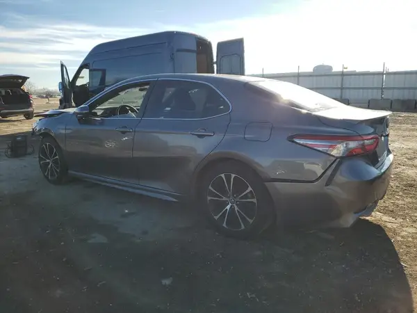 4T1B11HKXJU038780 2018 TOYOTA CAMRY - Image 2