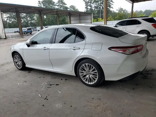 4T1B11HKXJU039329 2018 TOYOTA CAMRY - Image 2