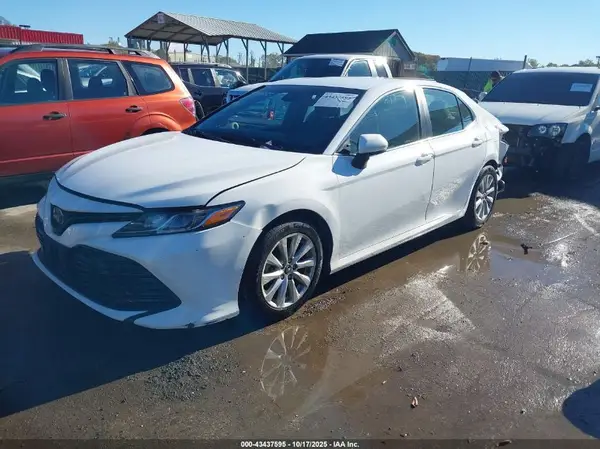 4T1B11HKXJU039492 2018 TOYOTA CAMRY - Image 2