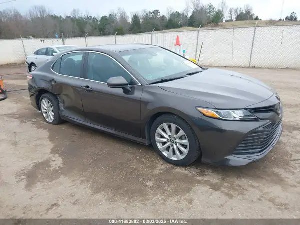 4T1B11HKXJU039525 2018 TOYOTA CAMRY - Image 1
