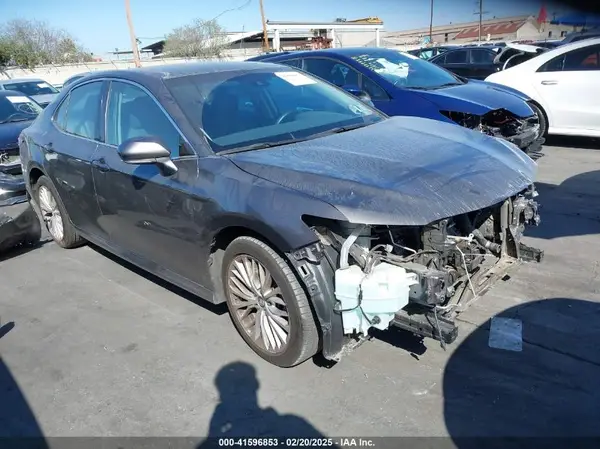 4T1B11HKXJU040304 2018 TOYOTA CAMRY - Image 1
