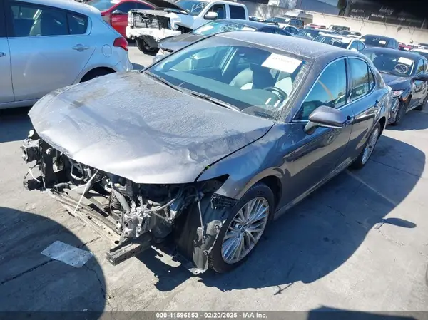 4T1B11HKXJU040304 2018 TOYOTA CAMRY - Image 2