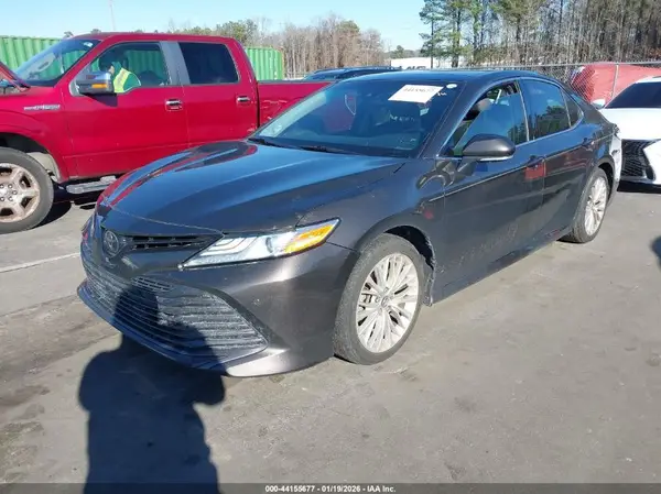 4T1B11HKXJU041601 2018 TOYOTA CAMRY - Image 2