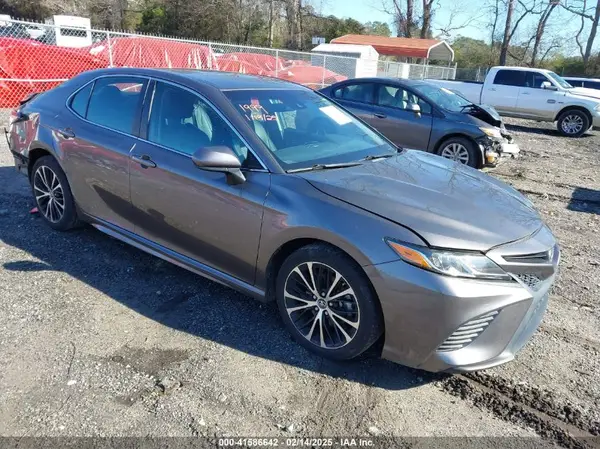 4T1B11HKXJU041999 2018 TOYOTA CAMRY - Image 1