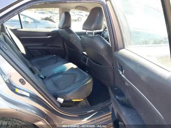 4T1B11HKXJU041999 2018 TOYOTA CAMRY - Image 8