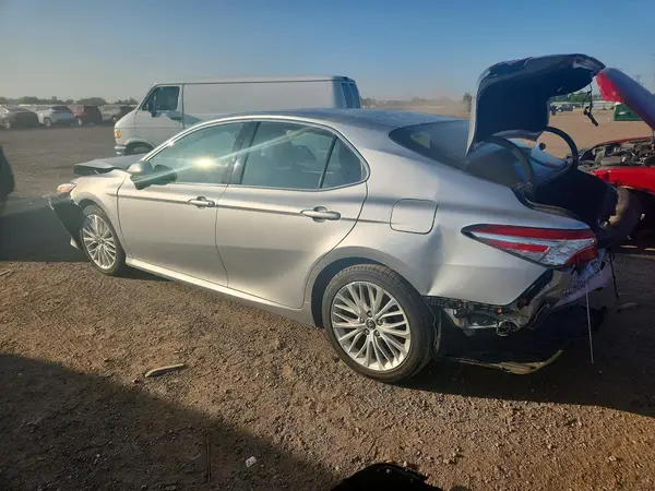 4T1B11HKXJU042330 2018 TOYOTA CAMRY - Image 2