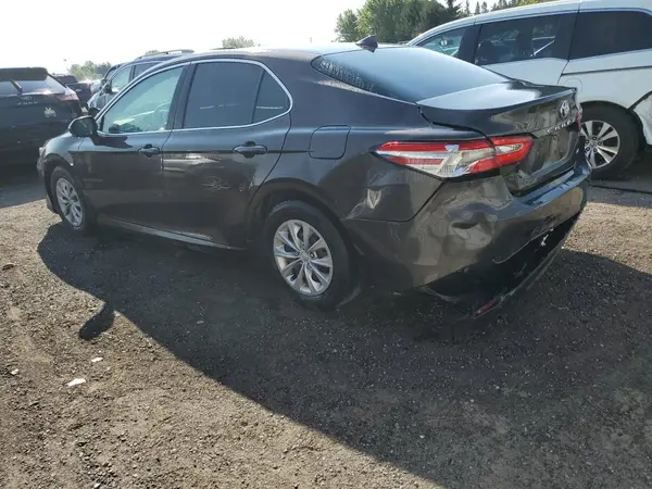 4T1B11HKXJU044272 2018 TOYOTA CAMRY - Image 2