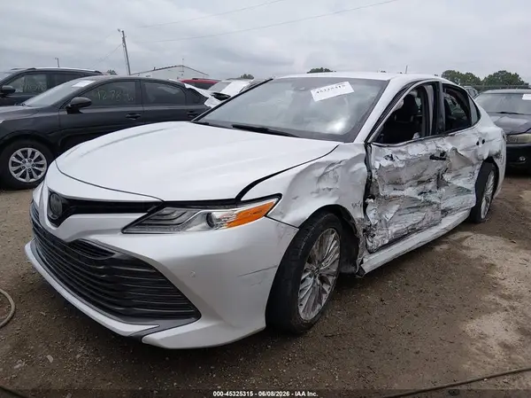 4T1B11HKXJU048788 2018 TOYOTA CAMRY - Image 2