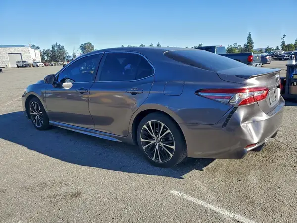 4T1B11HKXJU050704 2018 TOYOTA CAMRY - Image 2