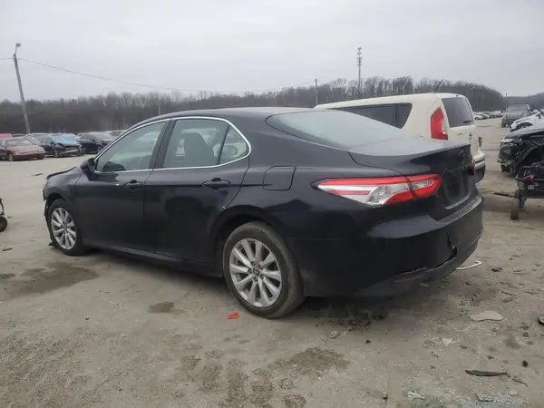 4T1B11HKXJU051349 2018 TOYOTA CAMRY - Image 2