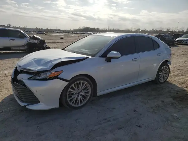 4T1B11HKXJU051836 2018 TOYOTA CAMRY - Image 1