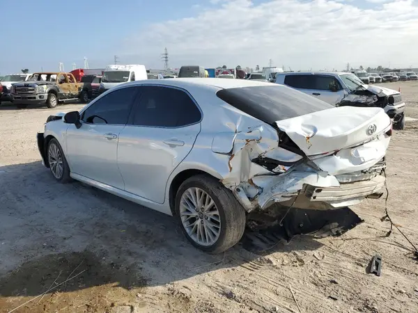 4T1B11HKXJU051836 2018 TOYOTA CAMRY - Image 2