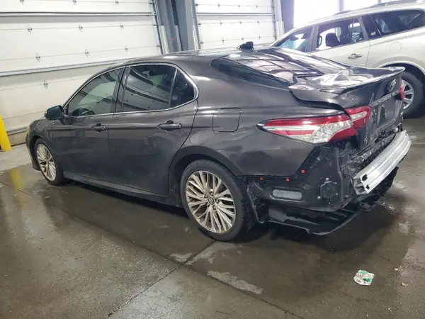 4T1B11HKXJU055434 2018 TOYOTA CAMRY - Image 2