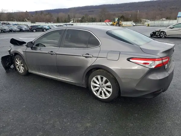 4T1B11HKXJU055546 2018 TOYOTA CAMRY - Image 2