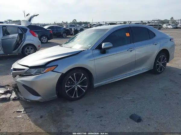 4T1B11HKXJU056731 2018 TOYOTA CAMRY - Image 2