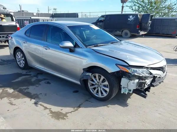4T1B11HKXJU057457 2018 TOYOTA CAMRY - Image 1