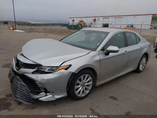 4T1B11HKXJU058172 2018 TOYOTA CAMRY - Image 2