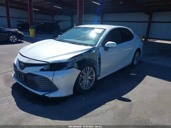4T1B11HKXJU058236 2018 TOYOTA CAMRY - Image 2
