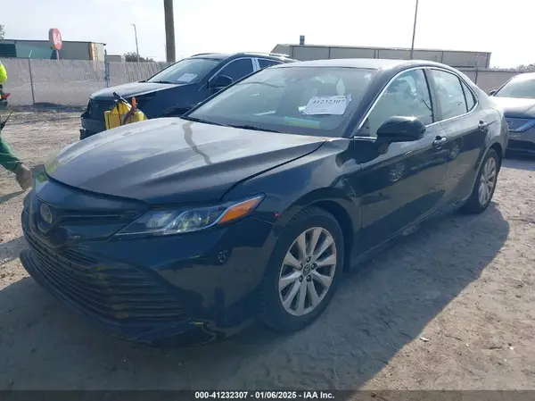 4T1B11HKXJU058771 2018 TOYOTA CAMRY - Image 2