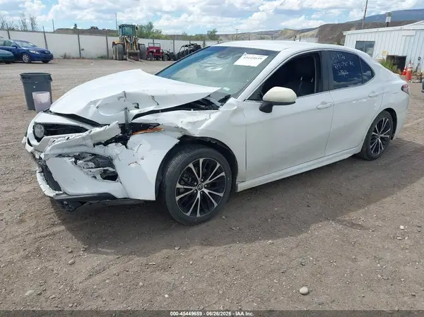 4T1B11HKXJU060309 2018 TOYOTA CAMRY - Image 2