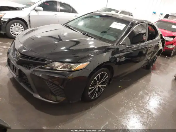 4T1B11HKXJU061427 2018 TOYOTA CAMRY - Image 2