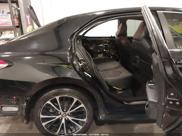 4T1B11HKXJU061427 2018 TOYOTA CAMRY - Image 8